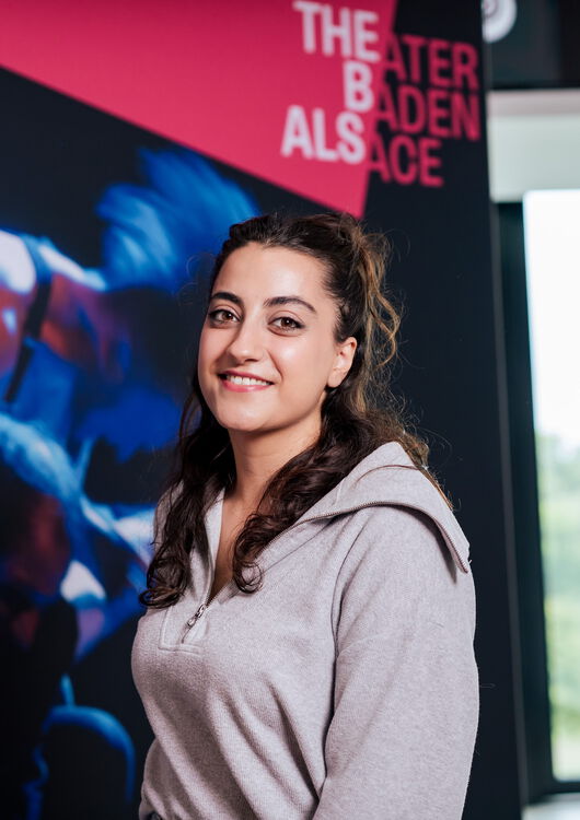 Ela Güldüren